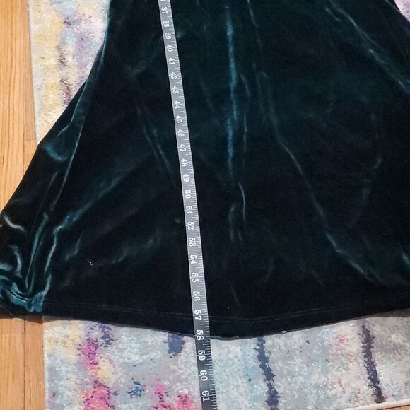 Revelry Dawson Crushed Velvet Ruched Gown in Emerald Green Size 12 - Picture 13 of 16